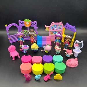 Gabby's Dollhouse 29 Piece Lot ~  MerCat, Baby Box, Pandy Paws & Accessories